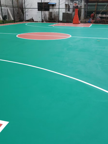 密云 球场长期使用易出现地面开裂
